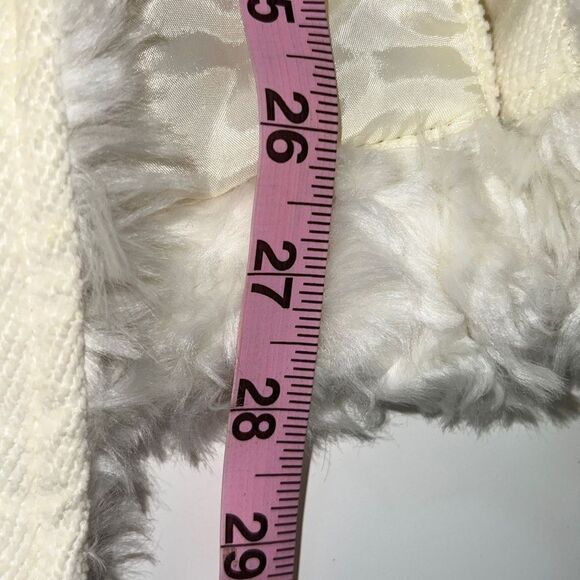 DKNY Jeans Sleeveless Faux Fur Vest w/ Belt. Off White. Size Large. - Picture 10 of 11